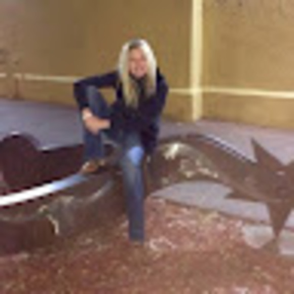 Meet your Posher, Nikki - Picture 1 of 1